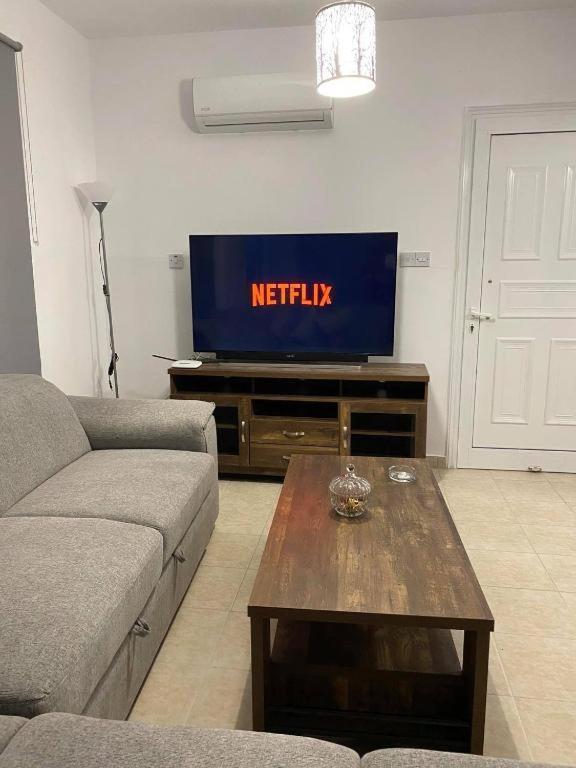 Cosy Apartment In Kato Paphos With Pool Access 外观 照片